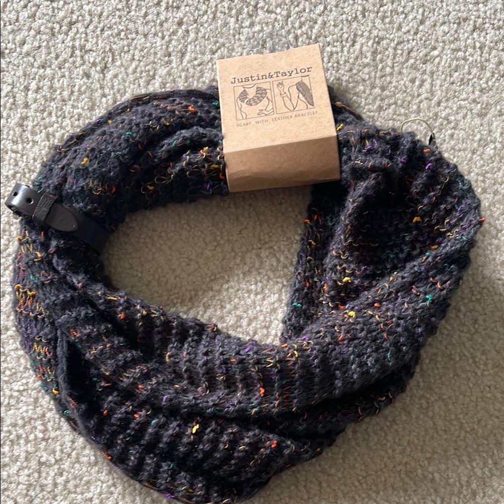 Justin & Taylor Black Knit Infinity Scarf